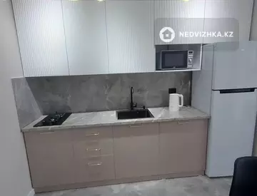 1-комнатная квартира, этаж 4 из 9, 40 м², Посуточно, миниатюра 10