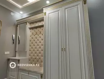 1-комнатная квартира, этаж 12 из 12, 45 м², Посуточно
