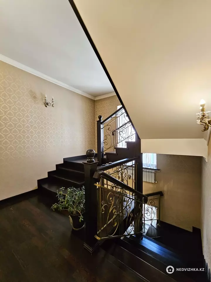 5-бөлмелі үй, 8 соттық, 380 м², 2-фотосурет
