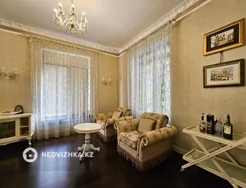 5-бөлмелі үй, 8 соттық, 380 м², 8-нобай