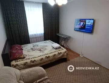 1-комнатная квартира, этаж 4 из 12, 38 м², Посуточно, миниатюра 9