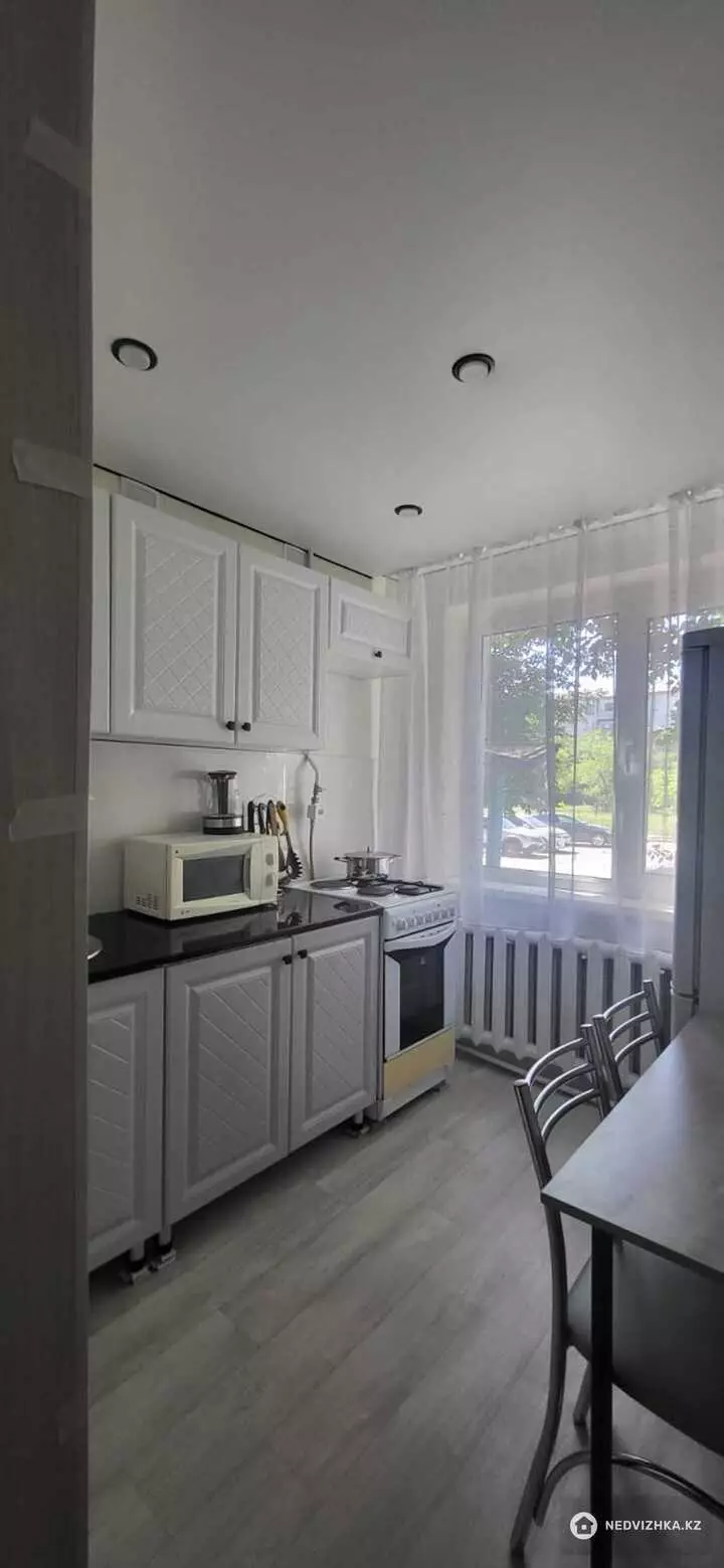 1-комнатная квартира, этаж 1 из 5, 35 м², Посуточно, фотография 3