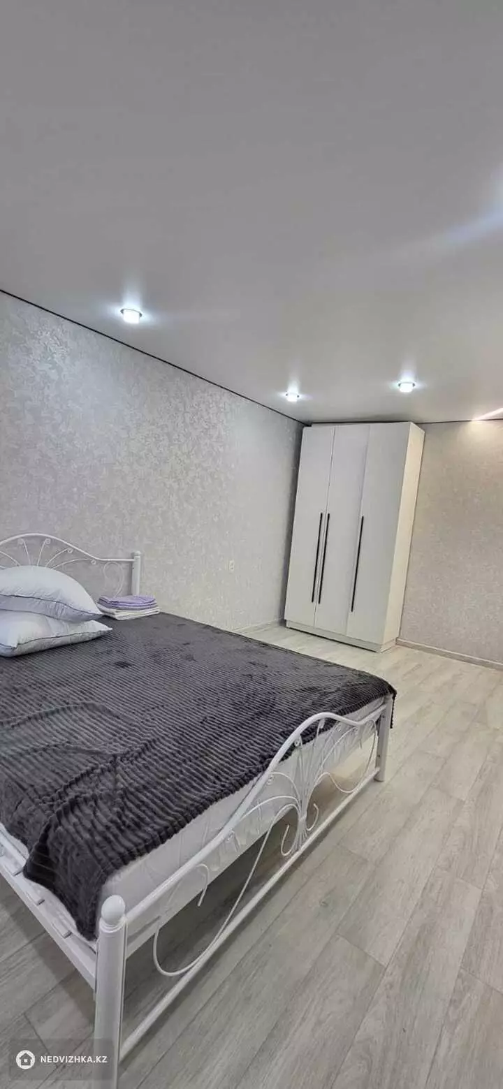 1-комнатная квартира, этаж 1 из 5, 35 м², Посуточно, фотография 4