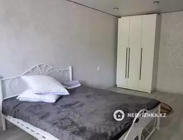 1-комнатная квартира, этаж 1 из 5, 35 м², Посуточно, миниатюра 7