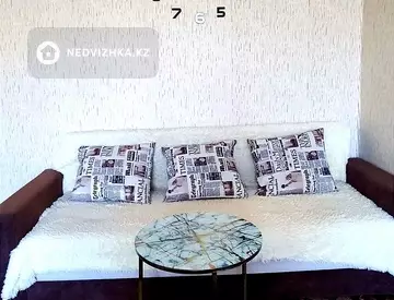 1-комнатная квартира, этаж 3 из 5, 37 м², Посуточно