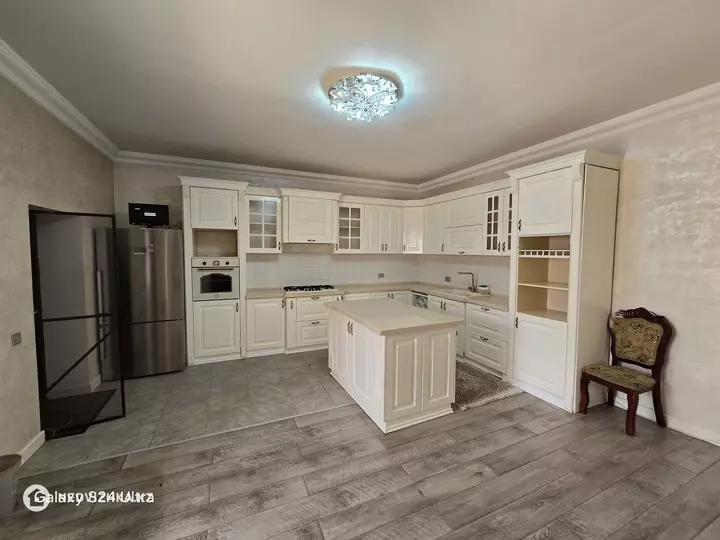 7-комнатный дом, 8 соток, 424 м², фотография 4