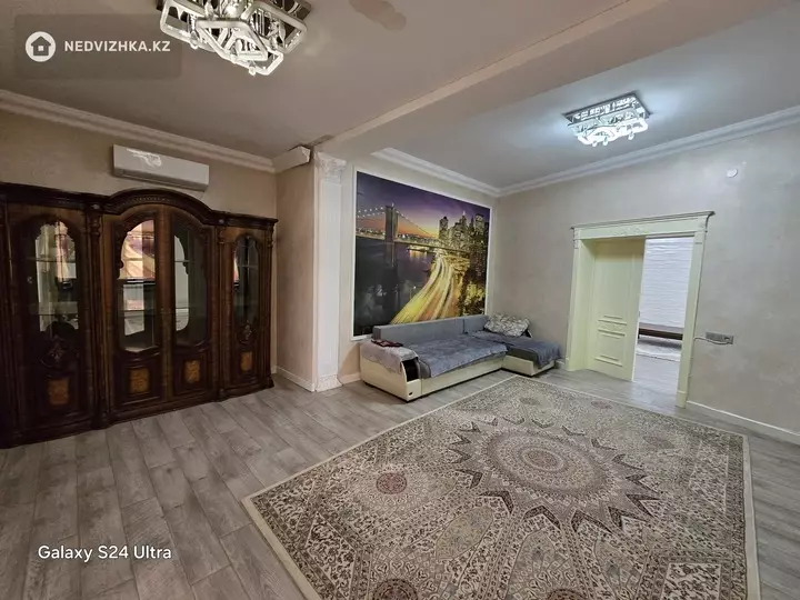 7-комнатный дом, 8 соток, 424 м², фотография 3