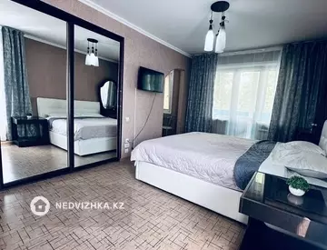 1-комнатная квартира, этаж 3 из 5, 33 м², Посуточно, миниатюра 1