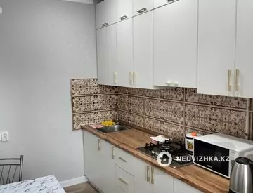 2-комнатная квартира, этаж 3 из 5, 70 м², Посуточно, миниатюра 10