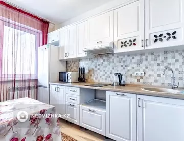 2-комнатная квартира, этаж 11 из 12, 68 м², Посуточно