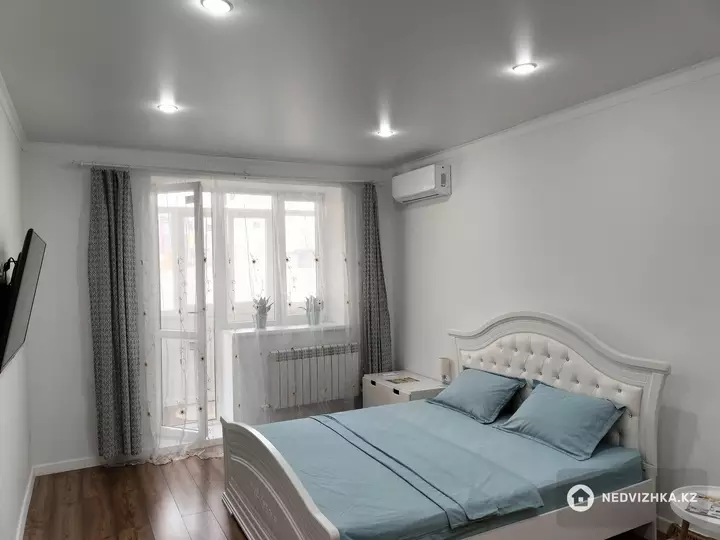 1-комнатная квартира, этаж 1 из 5, 50 м², Посуточно, фотография 4
