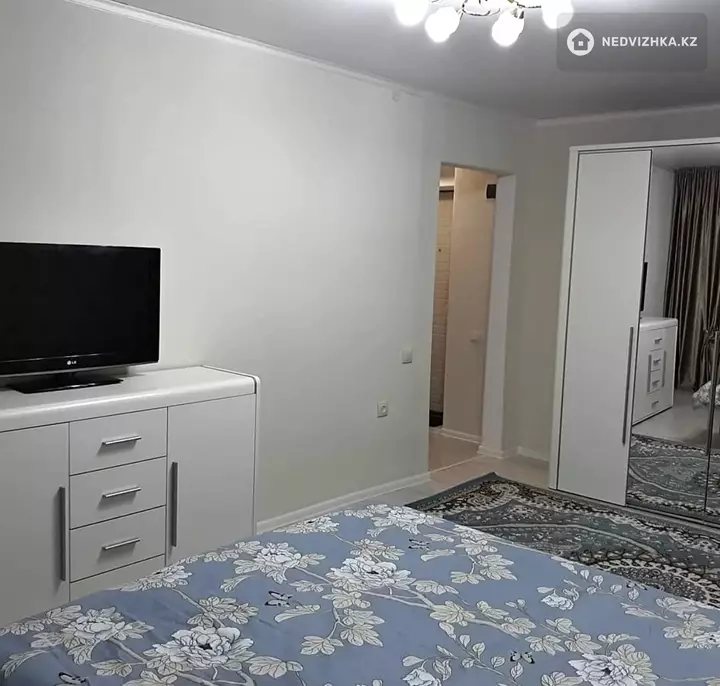 1-комнатная квартира, этаж 3 из 5, 35 м², Посуточно, фотография 2