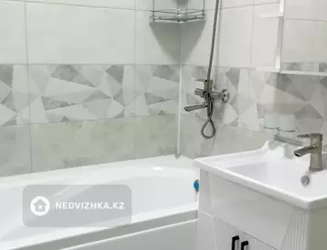 2-комнатная квартира, этаж 10 из 14, 72 м², Посуточно, миниатюра 11