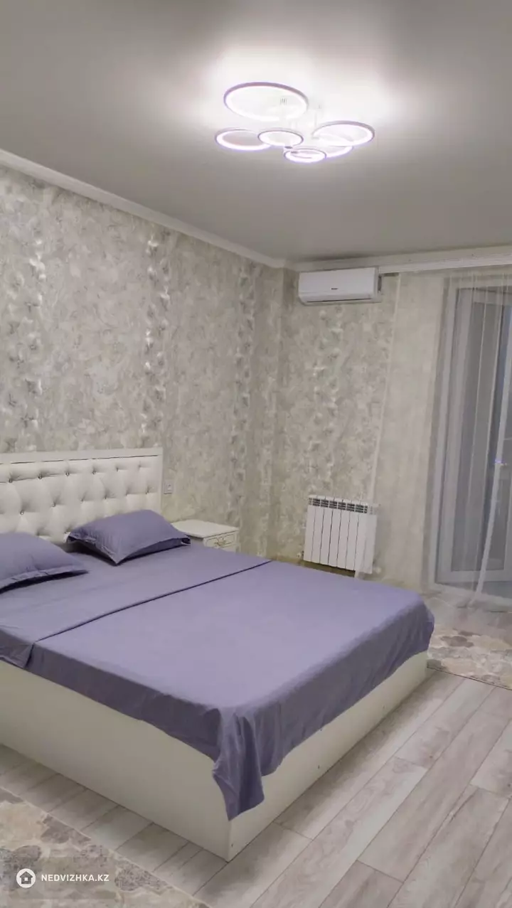 2-комнатная квартира, этаж 10 из 14, 72 м², Посуточно, фотография 4