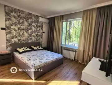 2-комнатная квартира, этаж 1 из 4, 45 м², Посуточно, миниатюра 1