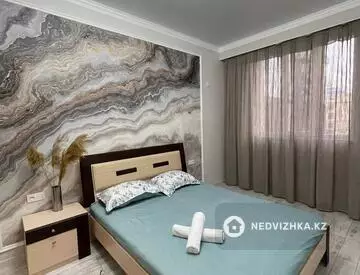 2-комнатная квартира, этаж 3 из 9, 85 м², Посуточно, миниатюра 1