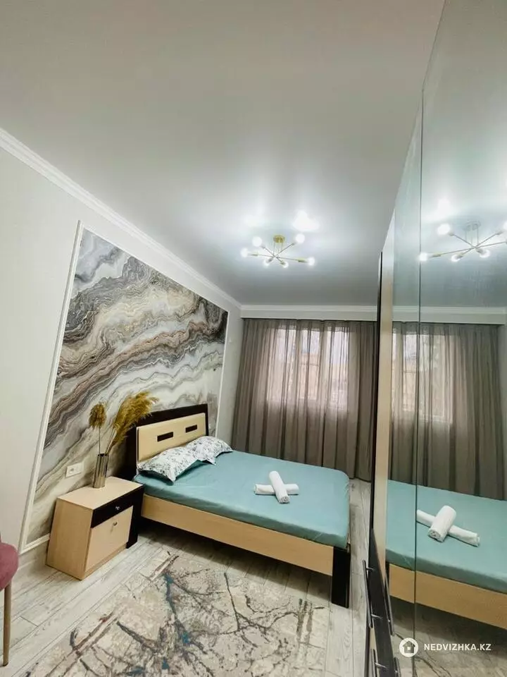 2-бөлмелі пәтер, қабат 3 барлық қабат саны 9, 85 м², Посуточно, 2-фотосурет