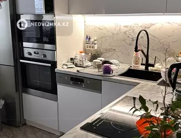 3-комнатная квартира, этаж 10 из 12, 71 м², На длительный срок