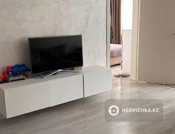 3-комнатная квартира, этаж 10 из 12, 71 м², На длительный срок