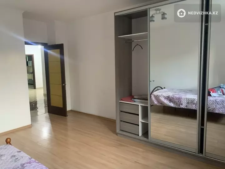 3-комнатная квартира, этаж 2 из 14, 125 м², На длительный срок, фотография 2