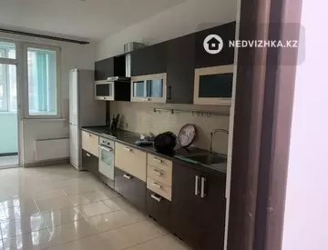 3-комнатная квартира, этаж 2 из 14, 125 м², На длительный срок, миниатюра 1