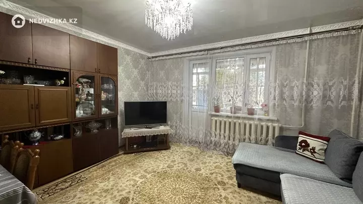 4-комнатная квартира, этаж 2 из 9, 80 м², фотография 2