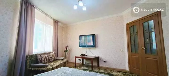 1-комнатная квартира, этаж 2 из 14, 45 м², Посуточно, фотография 3
