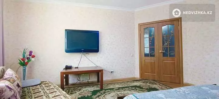 1-комнатная квартира, этаж 2 из 14, 45 м², Посуточно, фотография 4