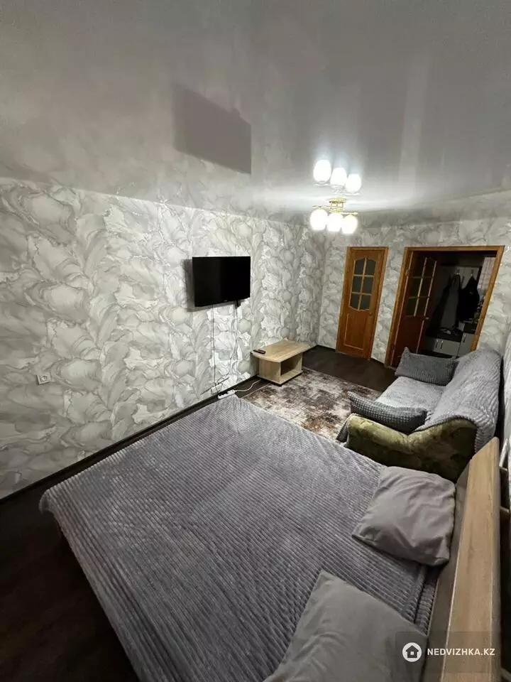 1-комнатная квартира, этаж 3 из 9, 39 м², Посуточно, фотография 4