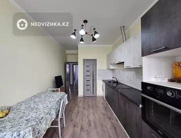 2-комнатная квартира, этаж 7 из 17, 67 м², миниатюра 3