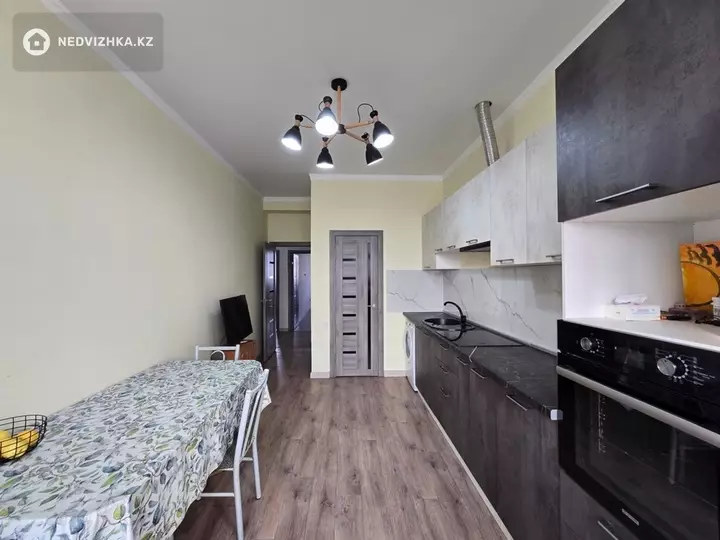 2-комнатная квартира, этаж 7 из 17, 67 м², фотография 3