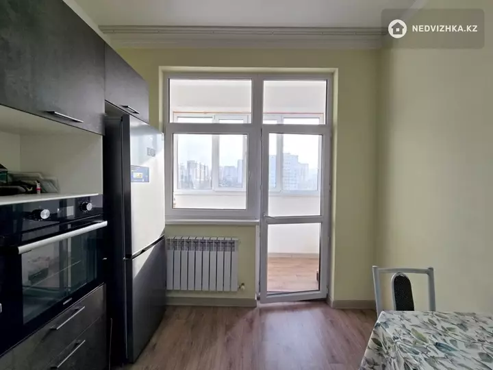 2-комнатная квартира, этаж 7 из 17, 67 м², фотография 5