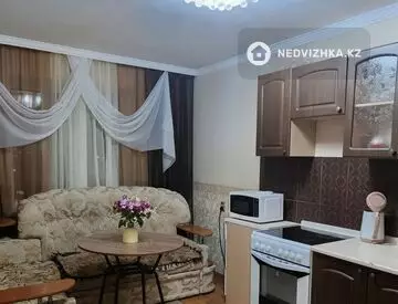 1-комнатная квартира, этаж 7 из 10, 38 м², Посуточно