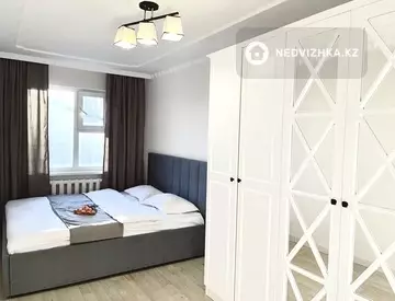 3-комнатная квартира, этаж 5 из 5, 60 м², На длительный срок