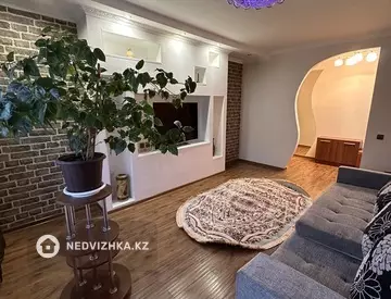 4-комнатная квартира, этаж 4 из 5, 80 м²