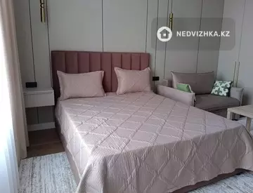 1-комнатная квартира, этаж 11 из 12, 50 м², Посуточно, миниатюра 8