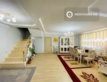 4-комнатная квартира, этаж 9 из 10, 144 м²