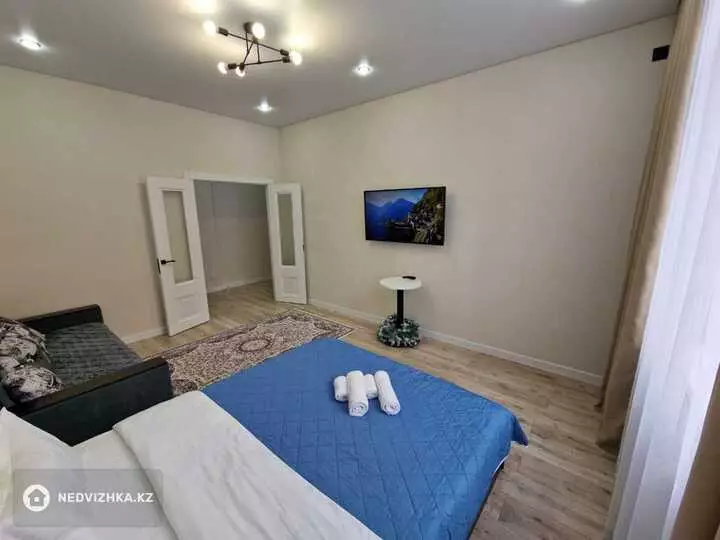 1-комнатная квартира, этаж 5 из 12, 43 м², Посуточно, фотография 2