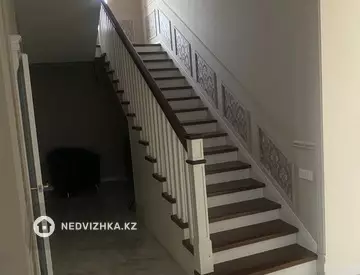 6-комнатный дом, 7 соток, 370 м², миниатюра 2