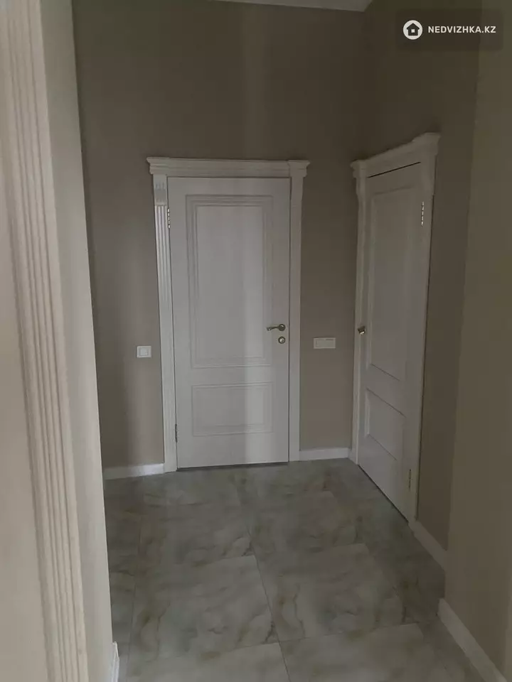 6-комнатный дом, 7 соток, 370 м², фотография 3