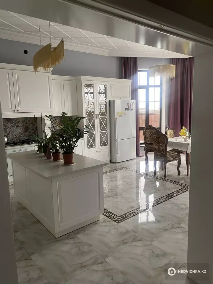 6-комнатный дом, 7 соток, 370 м², фотография 4