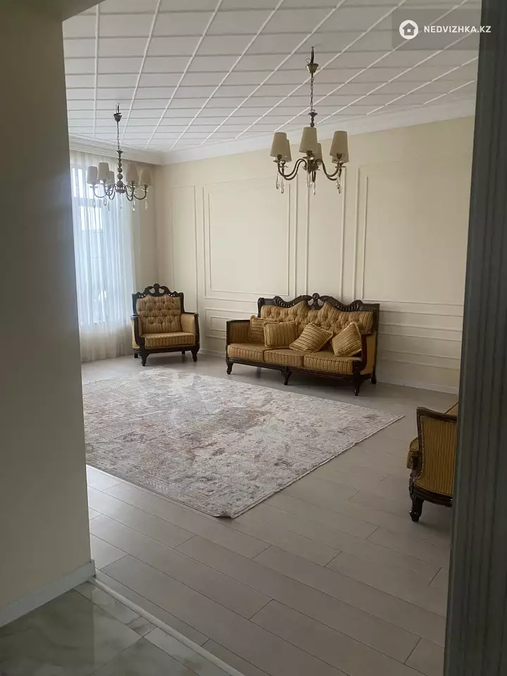 6-комнатный дом, 7 соток, 370 м², фотография 5