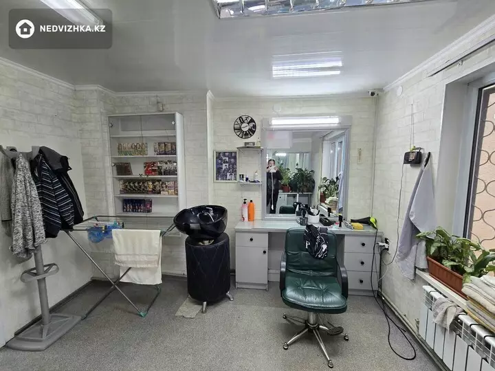 Помещение, этаж 1 из 5, В жилом доме, 76 м², фотография 3