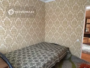 2-комнатная квартира, этаж 3 из 4, 42 м², На длительный срок, миниатюра 9