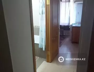 3-комнатная квартира, этаж 4 из 5, 68 м², миниатюра 2