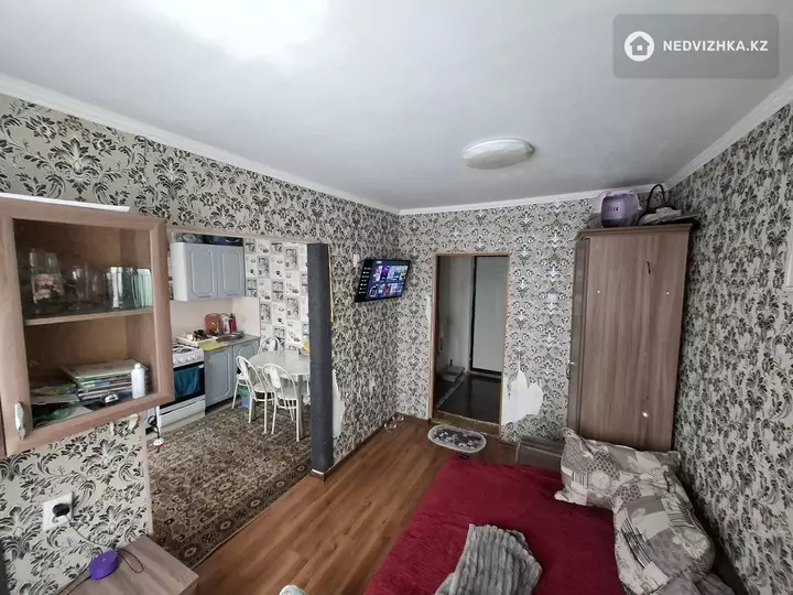 2-комнатная квартира, этаж 4 из 5, 40 м², фотография 2