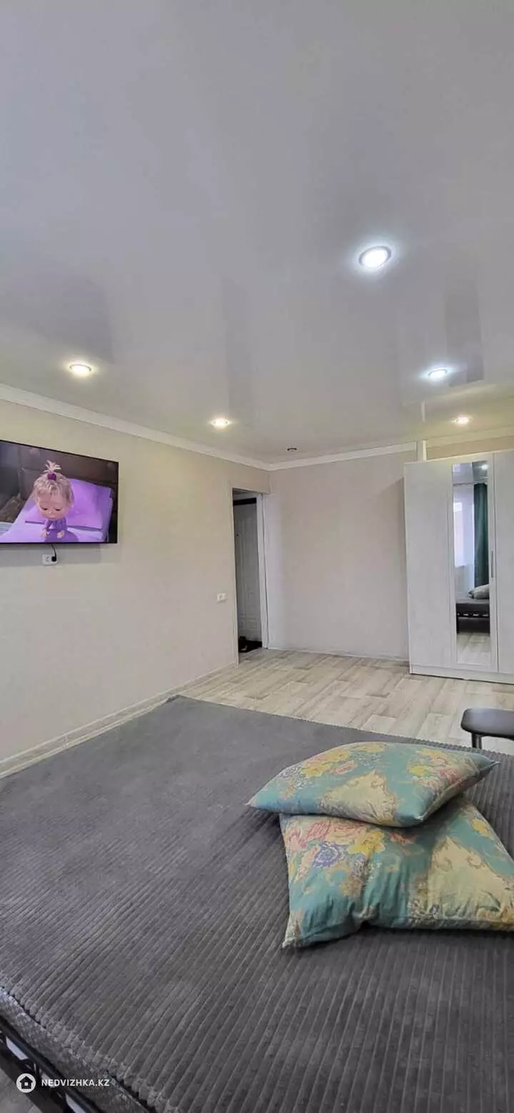 1-комнатная квартира, этаж 3 из 5, 30 м², Посуточно, фотография 2
