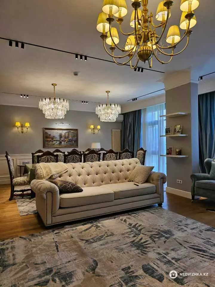 7-комнатный дом, 1 соток, 425 м², фотография 3