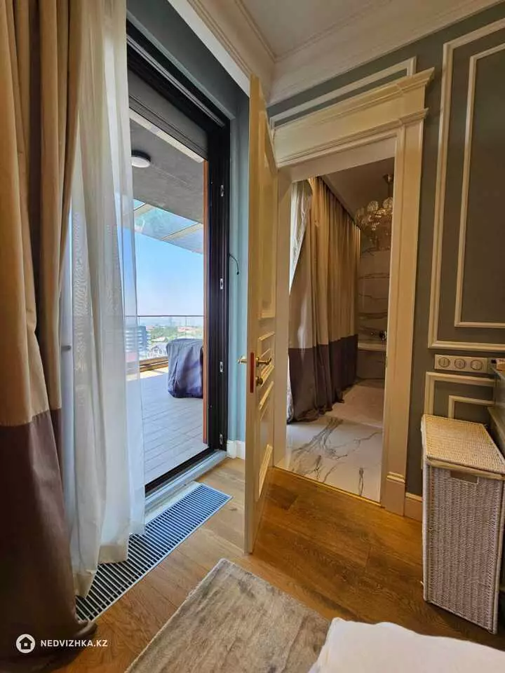 7-комнатный дом, 1 соток, 425 м², фотография 4
