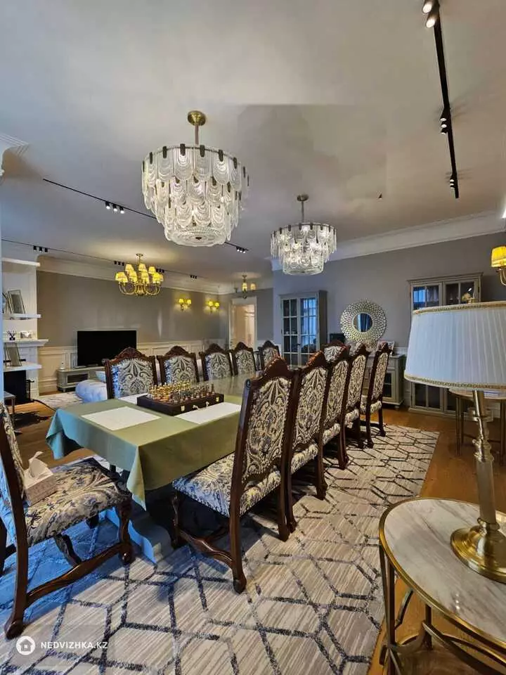 7-комнатный дом, 1 соток, 425 м²